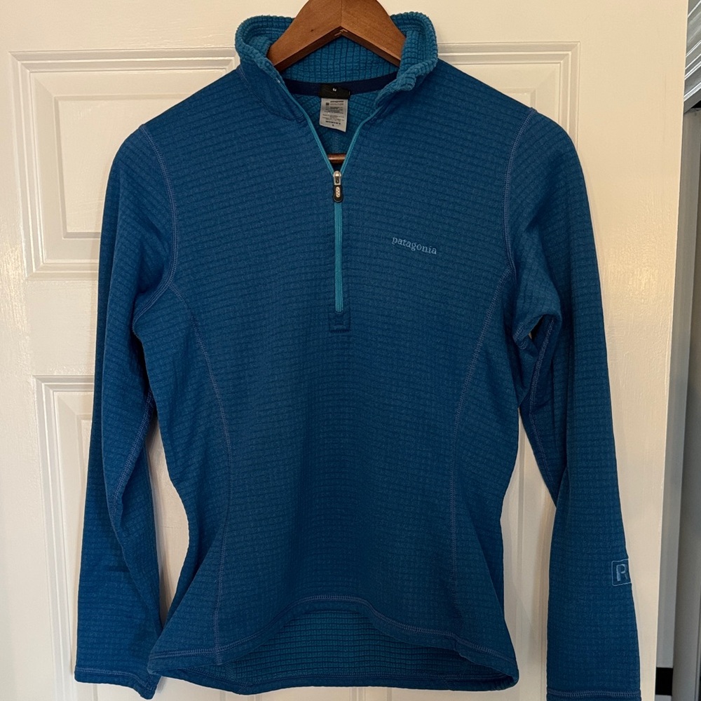 Patagonia Women’s small  R1 pullover